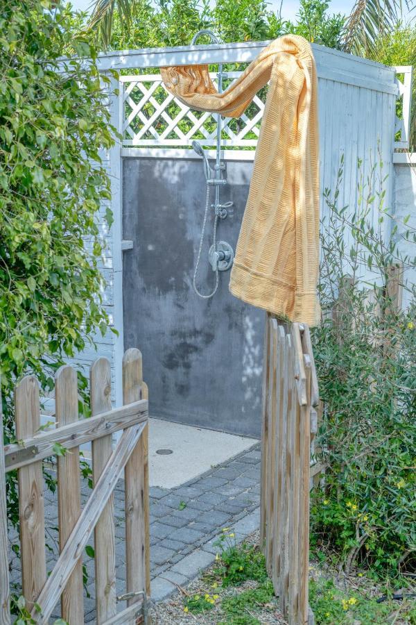 La Casa Degli Ulivi Appartamento In Villa Con Patio Quartu SantʼElena Exterior foto